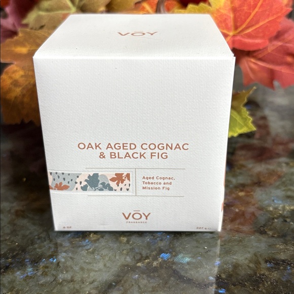 Voy Oak Aged Cognac & Black Fig Scented Candle - Picture 1 of 3